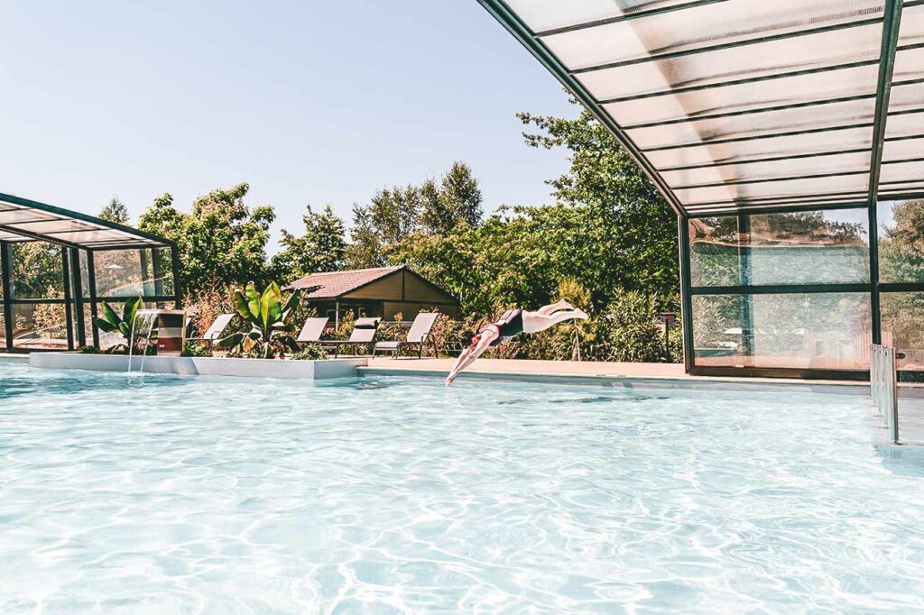 piscine exterieure famille