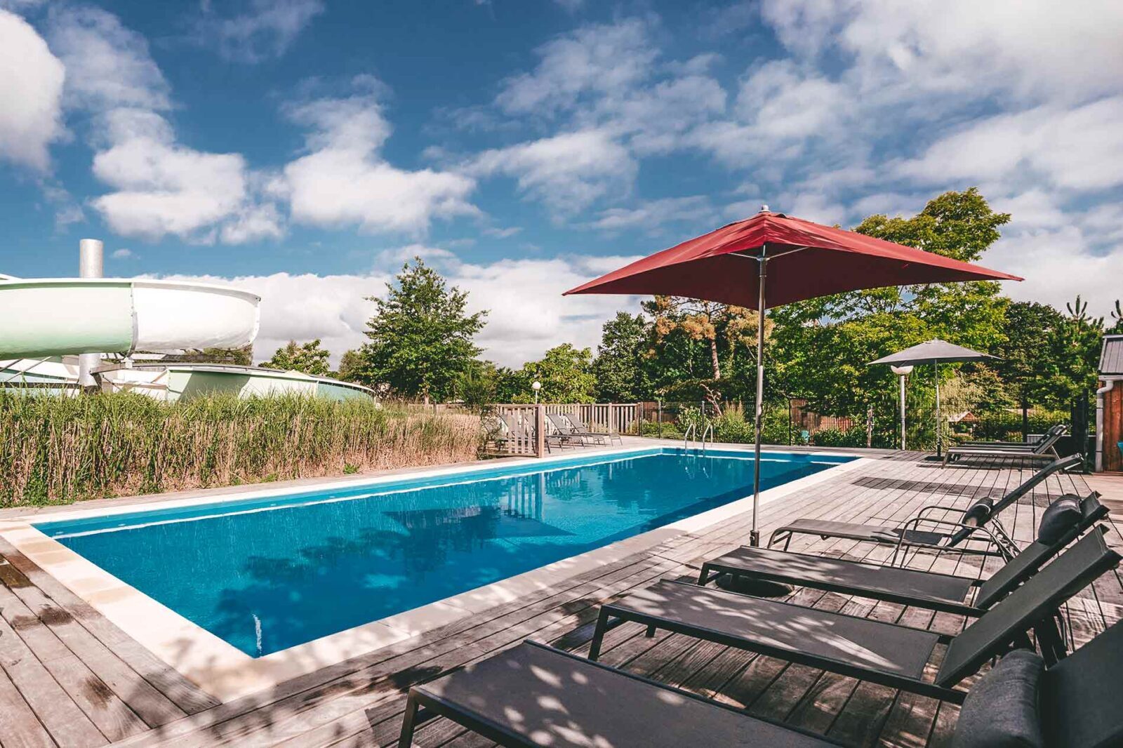 piscine parasols soleil