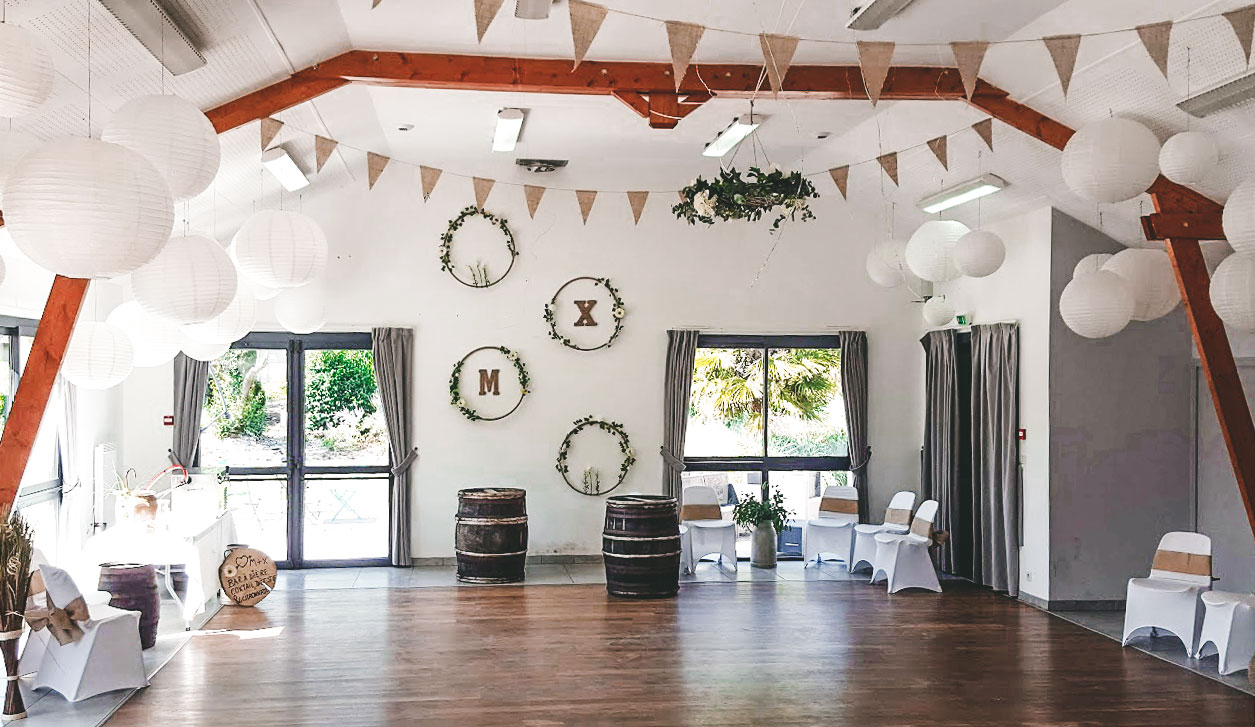 wedding kervallon white room balloons