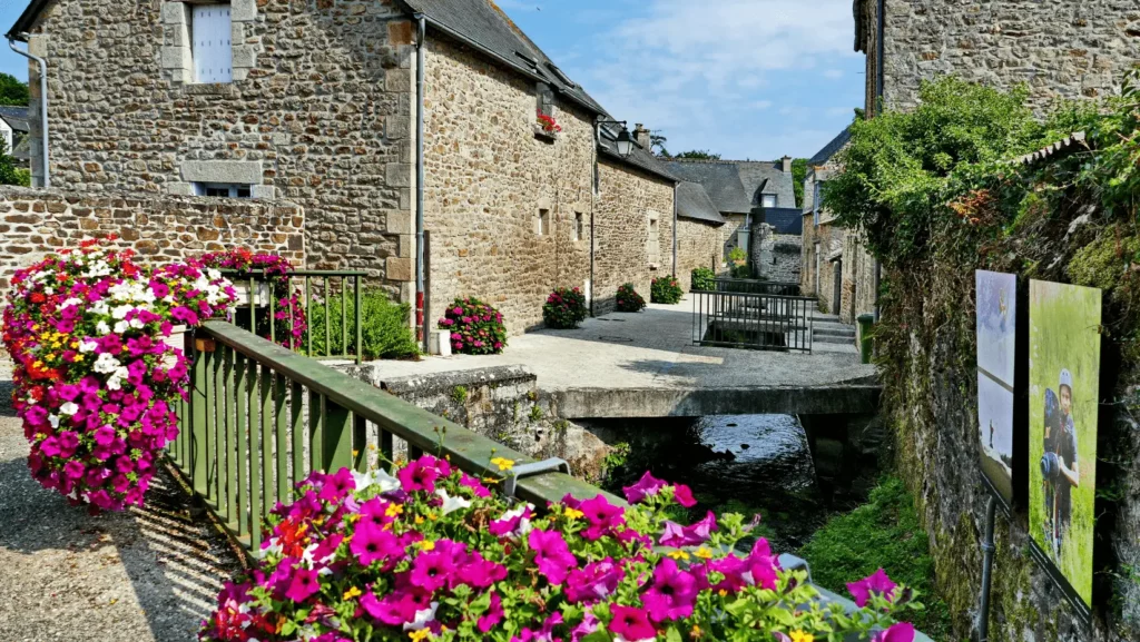 visiter village jugon les lacs bretagne