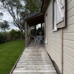 Chalet confort PREMIUM 35 m² (2 kamers) + overdekt terras – geschikt voor personen met beperkte mobiliteit