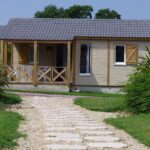 Komfort-Chalet PREMIUM 33 m² (2 Zimmer – 1 Bad) + überdachte Terrasse