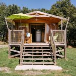 Cabane Lodge Premium 43m² (2 bedrooms – 1 bathroom) including 11m² semi-covered terrace