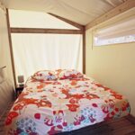 30 m² safaritent (2 slaapkamers – 1 badkamer) inclusief 8 m² overdekt terras