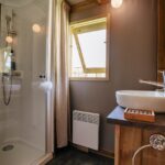 Cabane Lodge Premium 43m² (2 bedrooms – 1 bathroom) including 11m² semi-covered terrace