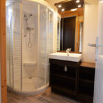 Chalet confort PREMIUM 33 m² (2 bedrooms – 1 bathroom) + covered terrace